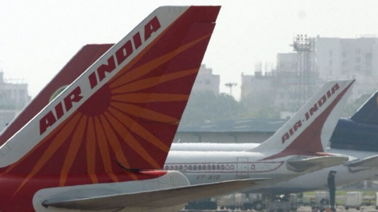 Pilot Air India will collapse before flying a aircraft bound to Delhi in Bengalur, the airline says “in the hospital but stable” | Tech Word News