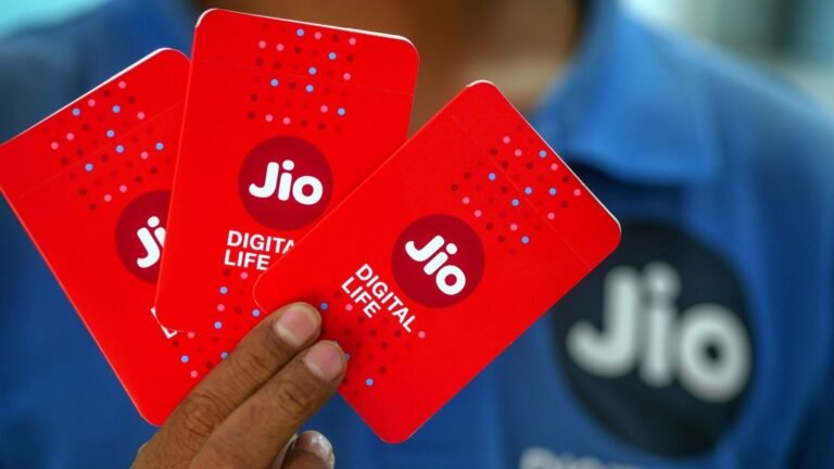 Jio down? Several users report disturbances of services, problems reported with signal, mobile internet | Tech Word News