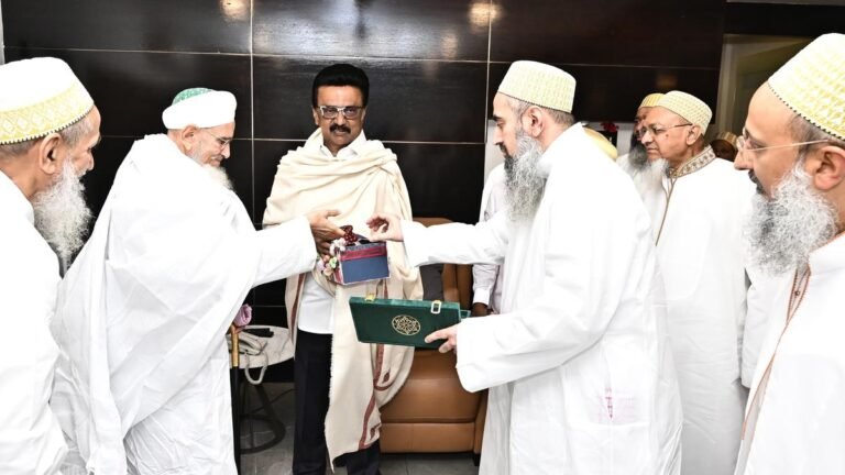Stalin hosts the leader of Dawoodi Bohra in his residence; £ 1 crore handed over CMPRF
