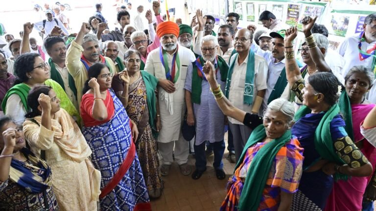Protest Devanahalli: Medha Patkar refers to cm to cancel the project before your meeting with farmers
