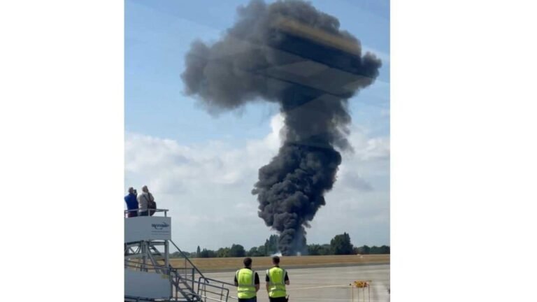Plah crashes on London Southend Airport Live: Airport In Essex closed, all flights canceled | Tech Word News