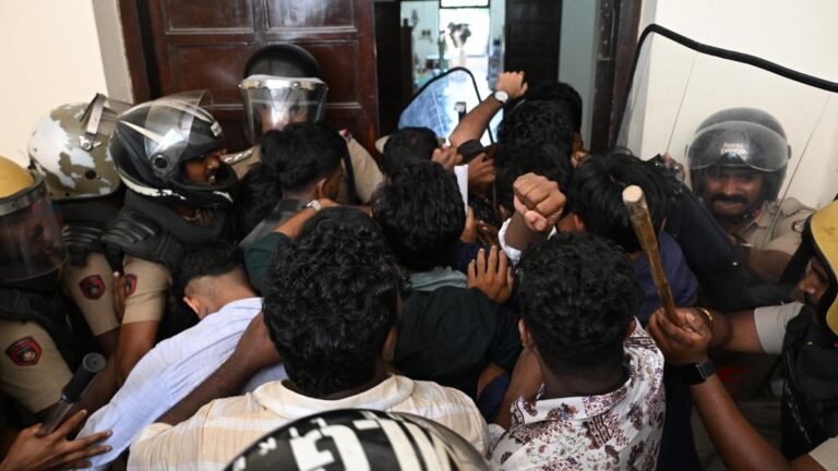 Makealock Kerala University continues because VC refuses to re -evaluate the suspension of the registrar