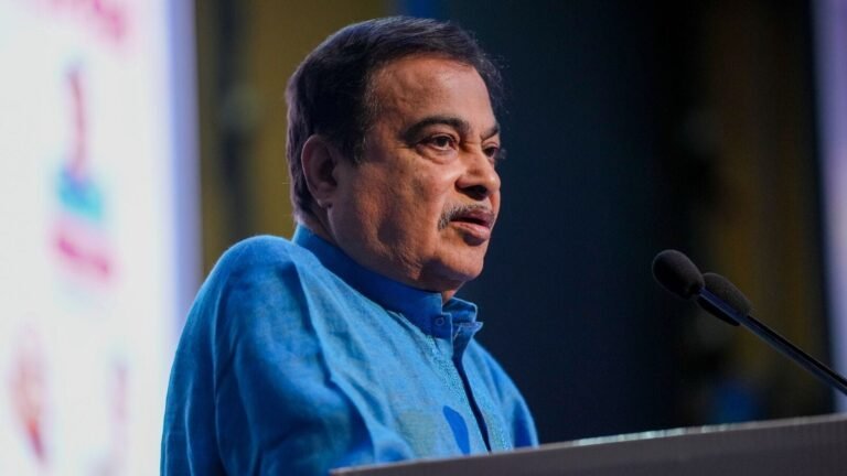 Gadkari invites retail investors to speed at the invitation of the highway