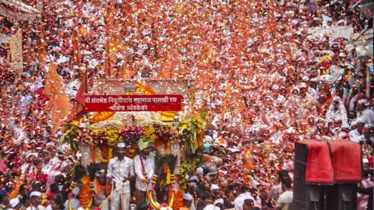 Maharashtra Govt announces exclusive for WARKIRS in the case of ACDS during pilgrimage Panddharpur