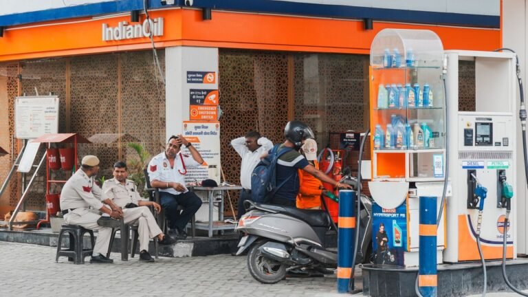 Ban Delhi Fuel Ban: We are still flying over 40 -year -old aircraft, why restrictions on passenger vehicles asks the former IAF | Tech Word News