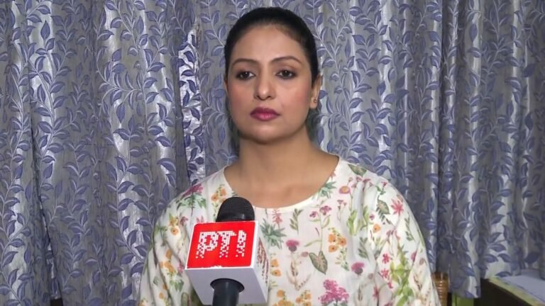 Caught on the camera: Fighting with stolen wife Mohammed Shami Hasin Jahan with a neighbor goes viral | Tech Word News