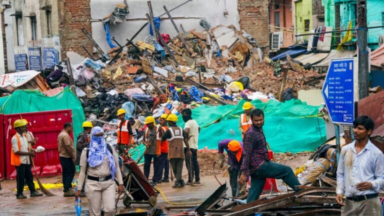 Messages in Delhi: Building collapse in Seelampura Leaves 2 Dead, 8 Injured Tech Word News