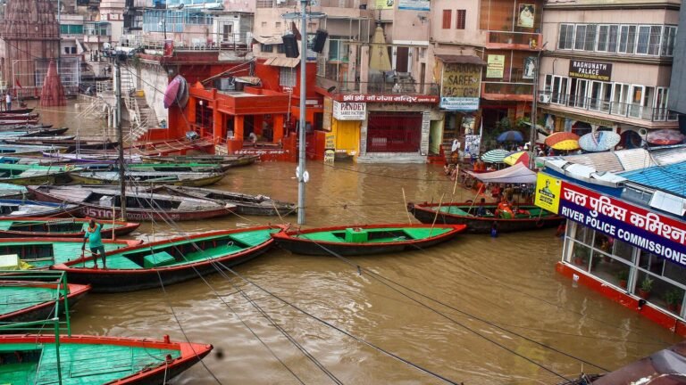 The water level rises in the Ganga River in Prayer and Varanasi; Several houses and streets infested Tech Word News