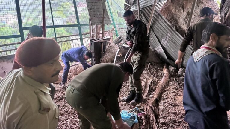 Vaishno devi landslide injures 4 pilgrims after heavy rains; IMD issues orange alerts of Uttarakhand, 3 other states | Tech Word News