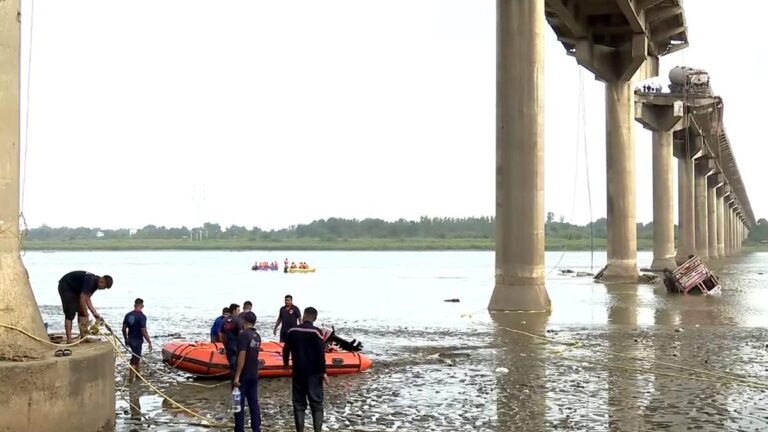Collapse of Vadodar Bridge: Repeated Warning of the Poor Condition of the Bridge has been ignored, call activists