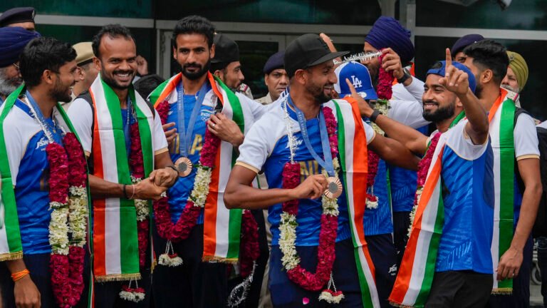 Delhi Govt Hikes Cash Awards for the Olympic winners; Indicates jobs for group and for gold and silver medalists – details here Tech Word News