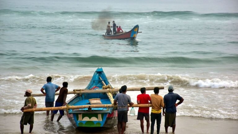 Sri Lankan Navy will retain 7 Indian fishermen for allegedly crossing the naval boundary Tech Word News