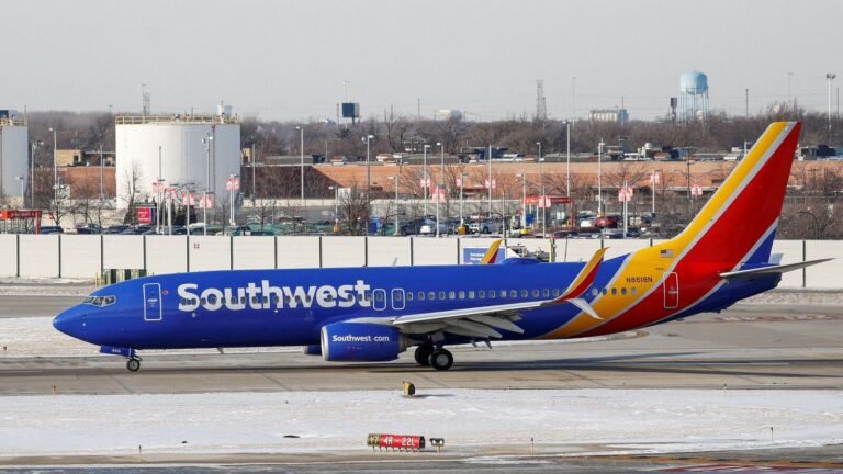 The southwest jet plane plunges to 475 feet to make a dodge ‘Midair Collision’ because passengers’ departed from their seats | today’s news