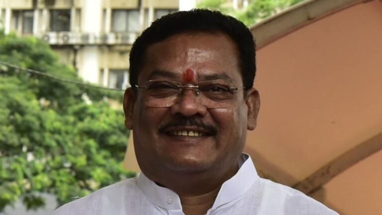 The viral video shows that Shiv Sena Sanjay Shirsat sits next to “cash bag”, explains “Just Addlet” | Tech Word News