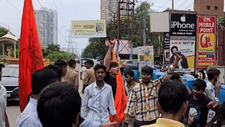 Right -wing group storms storms ghaziabad eateries compared to selling meat during Sawan