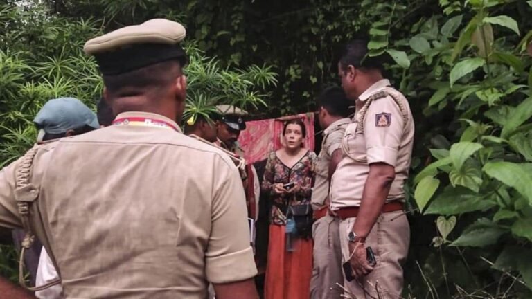 Russian woman gave birth to Goa in the Goa cave, offered Pooja, calls snakes “friends”, says the father of children is an Israeli entrepreneur | Tech Word News