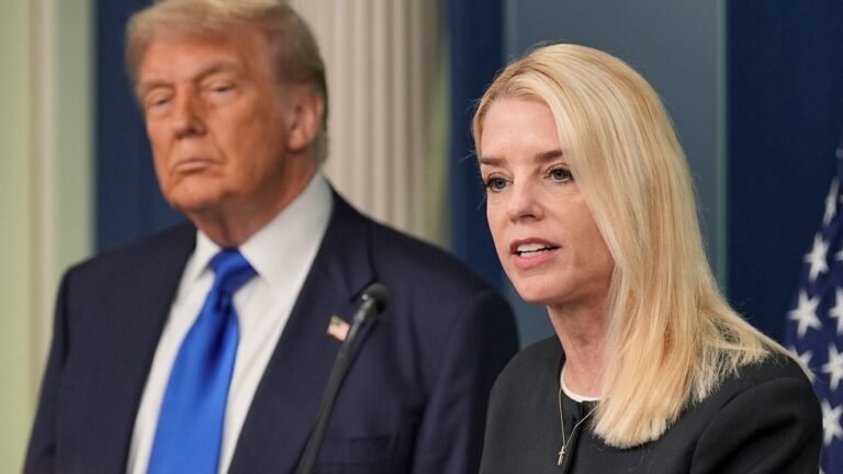 “I can’t believe you are …”: Trump throws himself to defense Pam Bondi in the middle of outrage over the list of Jefferey Epstein clients | Tech Word News