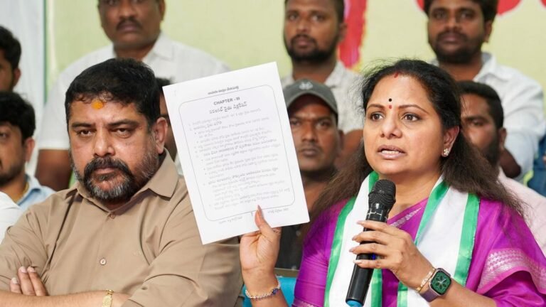 Kavitha asks activists Jagruthi to challenge the leader of congress in villages on the Declaration of Ryth