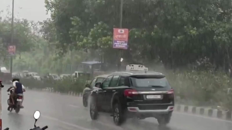 Delhi soaked as heavy rains of capital eyelashes, IMD thunderstorms Video | Tech Word News