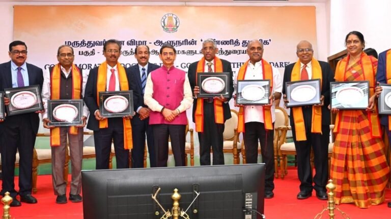 Governor Felicites prominent doctors in Raj Bhavan