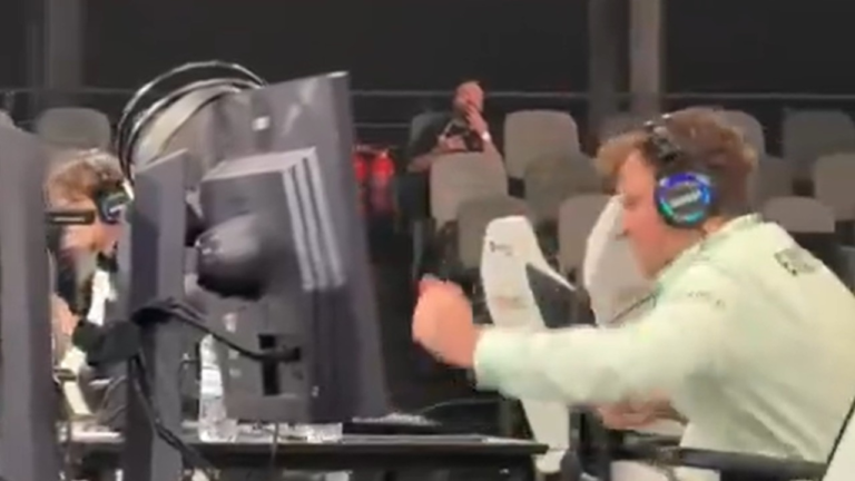 Hans Niemann makes Magnus Carlsen: Slams Desk after he lost with Anish Giri