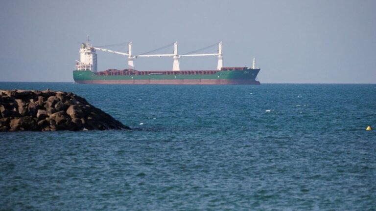 The merchant ship attacked the Red Sea rockets on the Yemeni coast, says the United Kingdom | Tech Word News