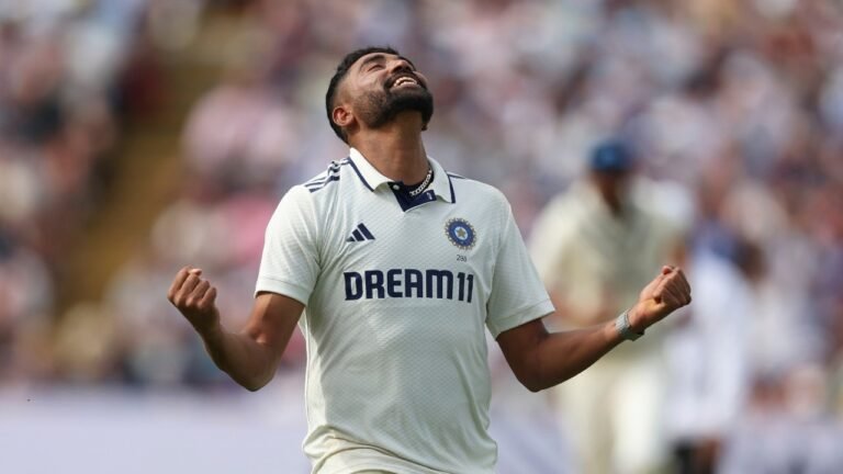Mohammed Siraj shines in Bumhrah’s absence, chooses a 6-bridge haul to put India to the top