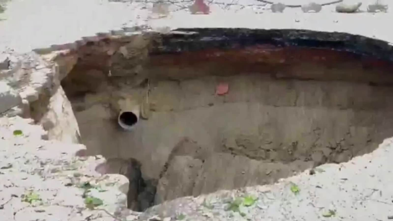 Road caves in Noida’s Sector 100; Vodopis reported in Delhi after heavy rainfall Check the IMD | Tech Word News