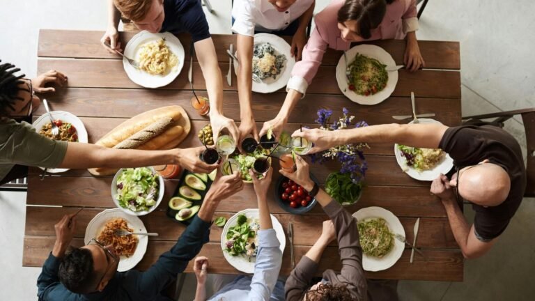 Evening clubs: These Indians earn up to 6 ₹ Lakh per month hosting intimate dinners at home | Tech Word News