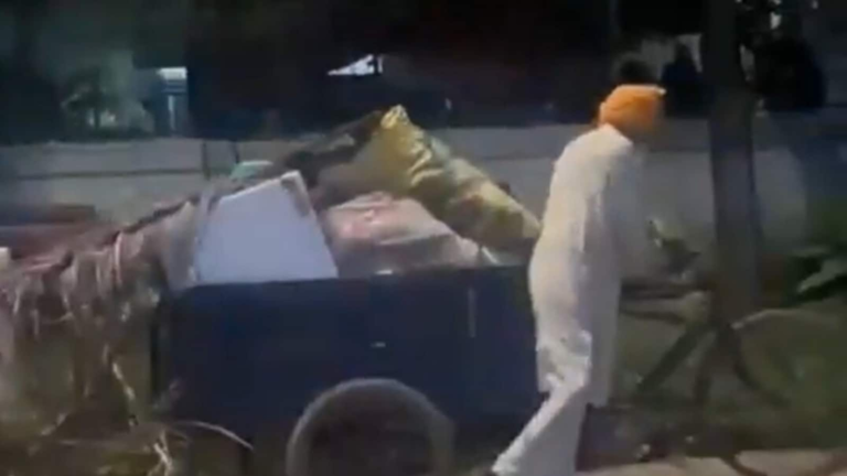 Meet the Inderjit Singh Sidhu, a pensioner of DIG, which cleans Chandigarh Street every morning at 87 | Tech Word News