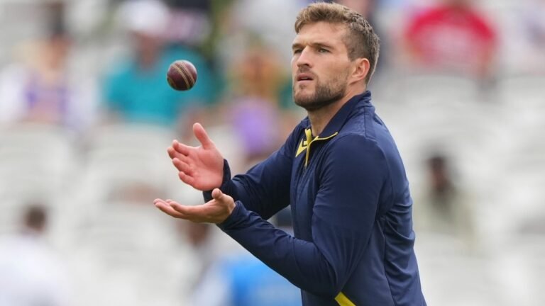Why did Wiaan Mulder declare 367, only 33 are running before Brian Lara’s test record?