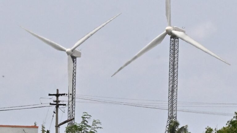 The share of pure energy in Indian electricity less than 30% despite 50% of the installed capacity