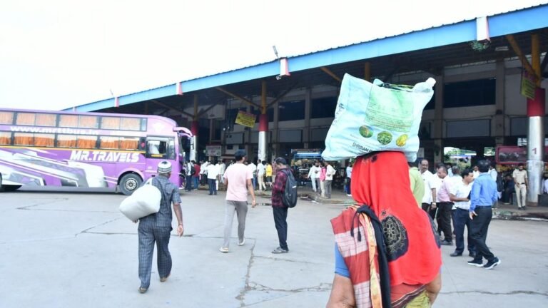 Mixed reaction in Kalaburagi to strike into the transport of employees