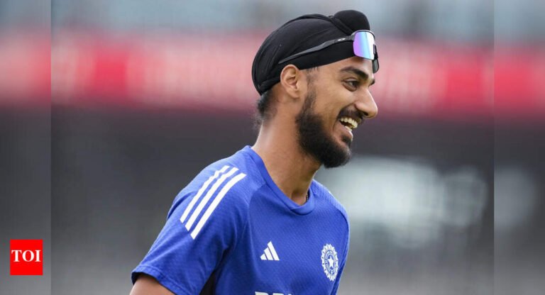 India vs vs ENG: After the debut for denied the test in the 5th test, India Pacer Arshdeep Singh poses with family in London – see picture | Cricket messages – Tech Word News