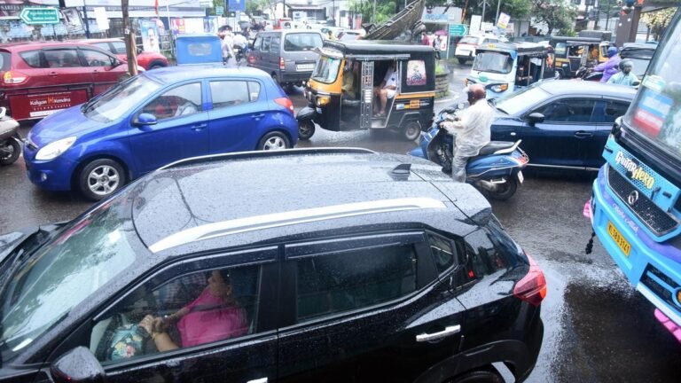 Strong rain, lightning floods cause worries of landslides in flats
