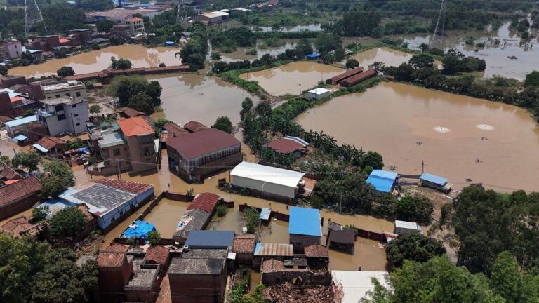 Lightning Floods in the Yuzhong district leave 10 dead, dozens missing, more than 4,000 stuck | Tech Word News