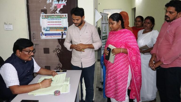 Commissioner Guntur bursts the whip on the Ward Secretary