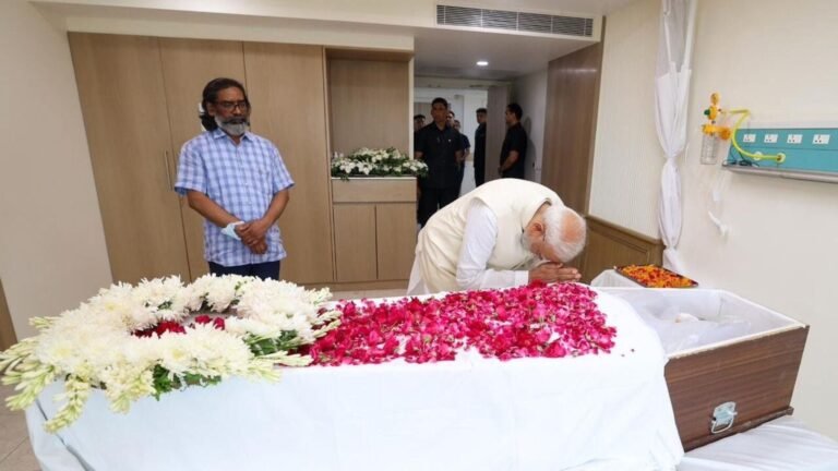 Watch: PM Modi visits Sir Ganga RAM hospital to pay tribute ex-shakhand cm shibu soren | Tech Word News