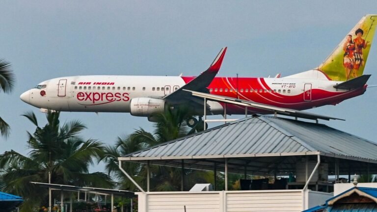 Let Air India Express return to Bengalur after the technical problem of the middle air Tech Word News