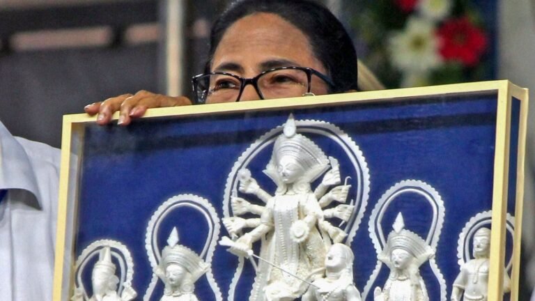 Mamata Banerjee increases the financial grant to Durga Puja Committees in West Bengal to 1.10 Lakh | Tech Word News