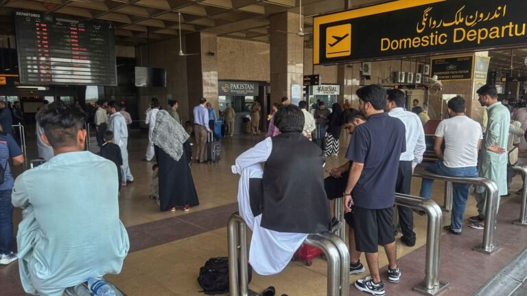 Plates from what? The viral video shows bizarre finding at Karachi Airport; Passengers say: “Pakistan is so bad” Tech Word News