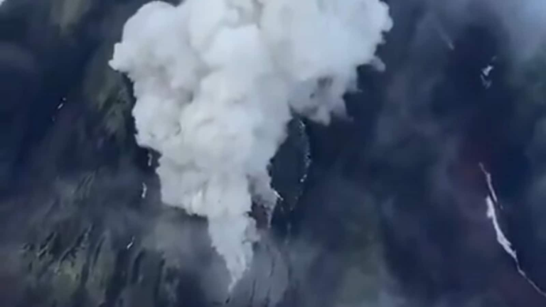 Watch: For the first time in 600 years, a sleeping volcano explodes after an earthquake Kamchatka; Russia lifts Tsunami warnings | Tech Word News