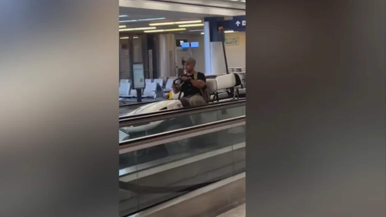 “Drunk” passengers run a golf cart on a moving sidewalk at Mayhem airport Video | Tech Word News