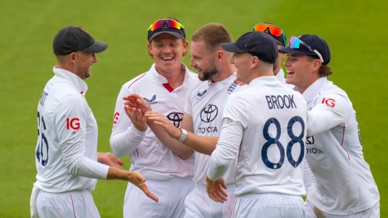 34 balls, 6 runs, 4 goals: Indian lower line blown on 2nd day morning