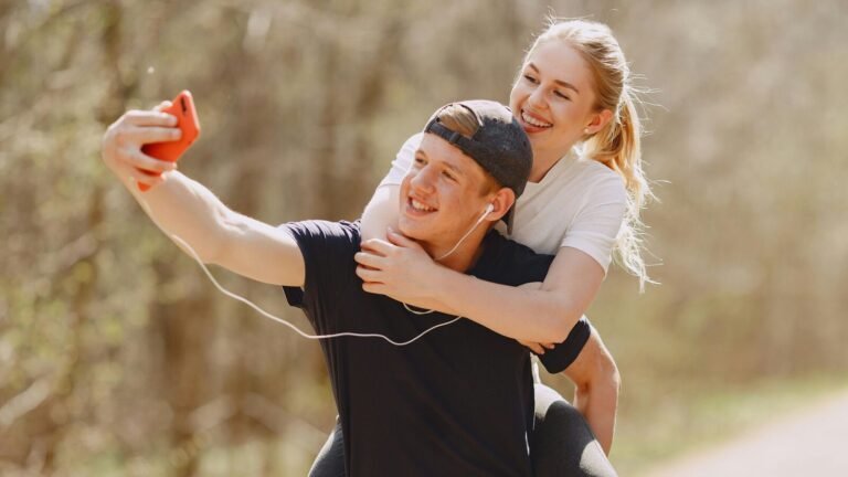 National Girlfriend Day 2025: Top 40+ wishes, news to celebrate your friends, besties, sisters, mothers and partner | Tech Word News
