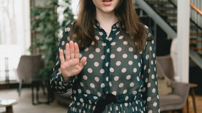 “I’m not a bank”: The girl refuses to borrow money to the sister without agreement; Social media says, “Say the ball to the parents” | Tech Word News
