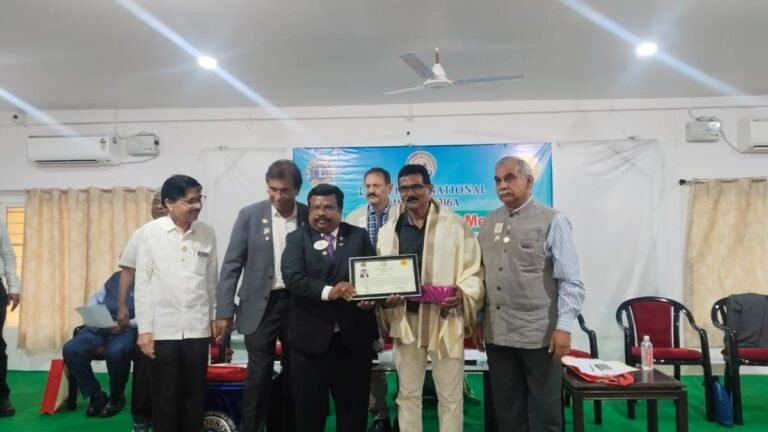 Lions Club Felicitates Air Force Veteran to donate blood from 192