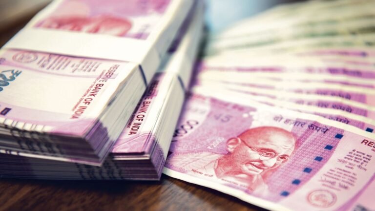 Two men cheated on false Russia, left abroad without money; Fir against agents today news