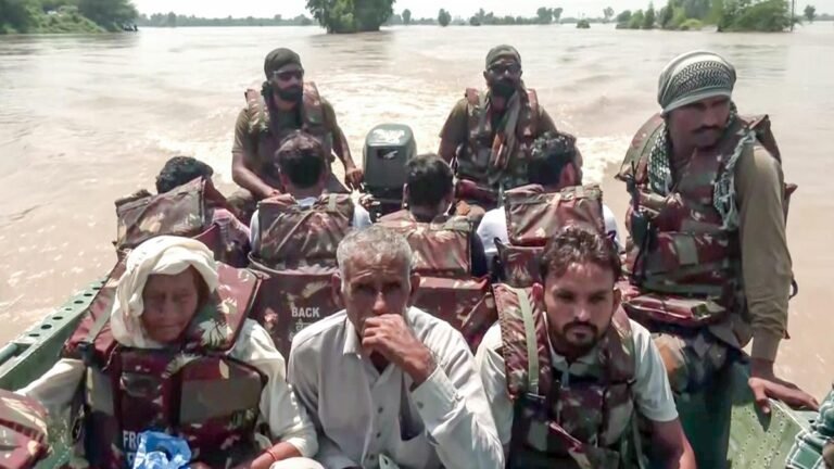 The army intensifies the efforts for flood efforts; Modi to review the situation in the pandjab