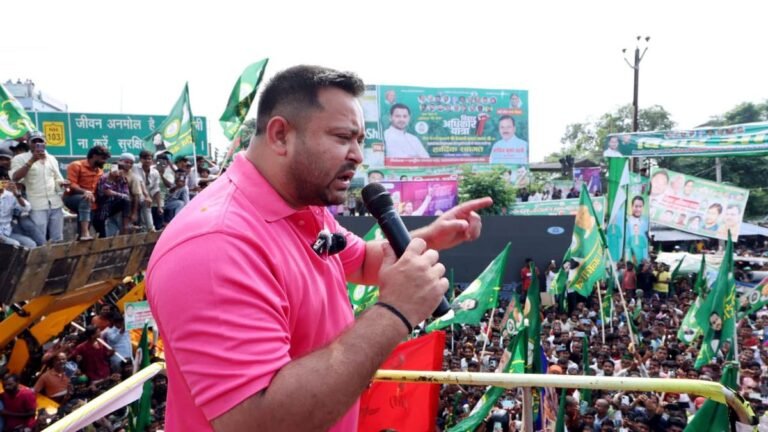 Tejashwi Yadav Lauds sister Rohini Acharya; Brother TEJ PRATAP starts outfit